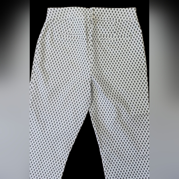 Reitmans White and Black Geometric Chic Crop, High Rise Pants, Size 12, Pull-on, - Picture 4 of 6